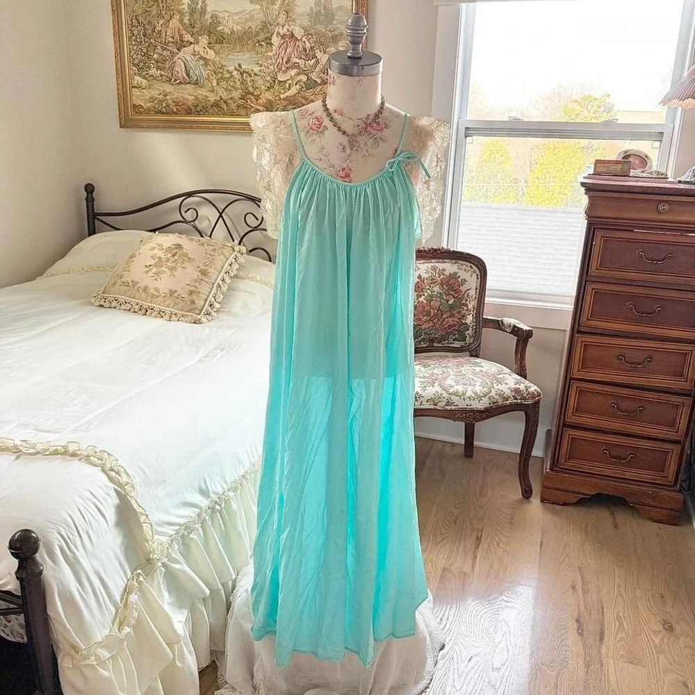 vintage blue nightgown  70s fits like‎ an xl aqua blue n